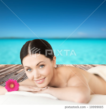 smiling woman lying on the massage desk 10999085