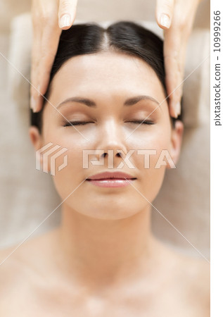 woman in spa woman in spa 10999266