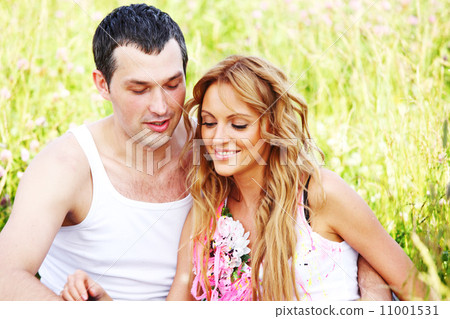 lovers on grass field 11001531