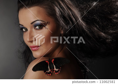 woman and butterfly 11002581