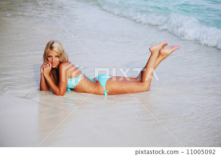 woman on the sand the ocean coast 11005092