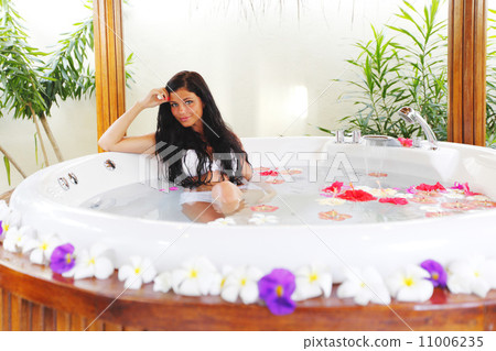 Pretty woman relaxing in jacuzzi Pretty woman relaxing in jacuzzi 11006235