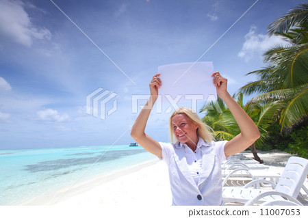business woman with blank paper on the ocean coast 11007053