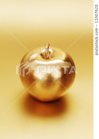 gold apple on gold background 11007628