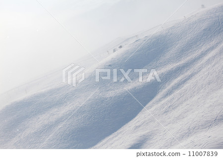 ski traces on snow ski traces on snow 11007839