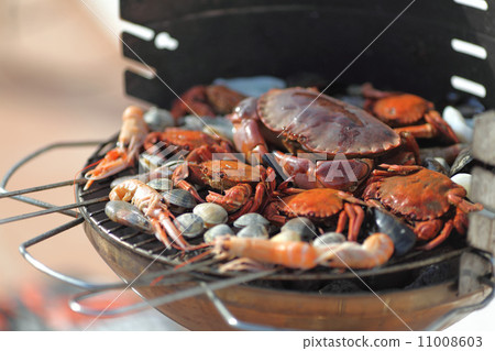 crabs shrimps on charcoal grill crabs shrimps on charcoal grill 11008603