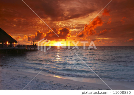 Beach and tropical houses on sunset Beach and tropical houses on sunset 11008880