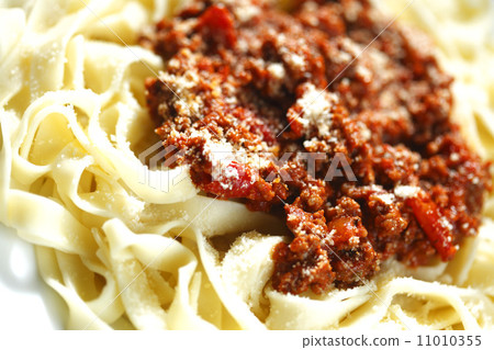 Spaghetti bolognese with parmesan cheese Spaghetti bolognese with parmesan cheese 11010355