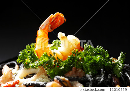 Black spaghetti with seafood 11010559