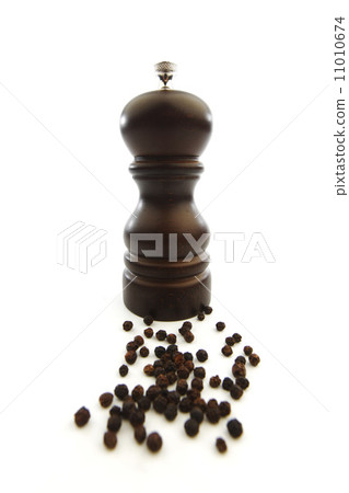 Wooden peppermill with peppercorns 11010674
