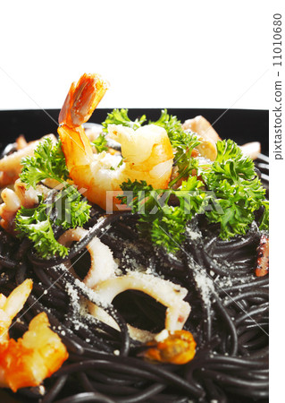 Black spaghetti with seafood 11010680