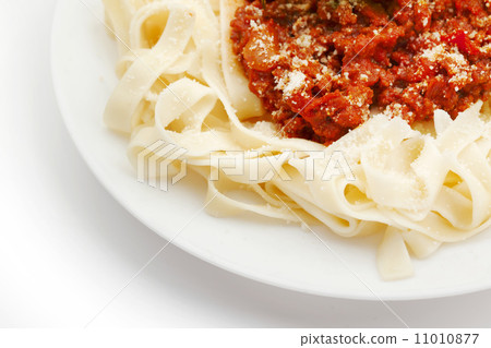 Spaghetti bolognese on white plate 11010877