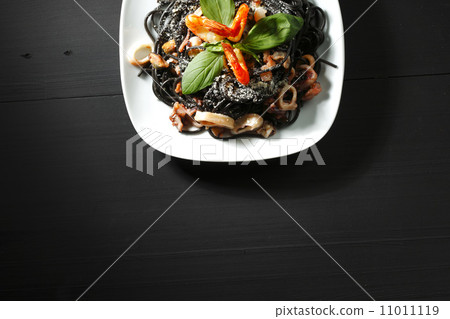 Black spaghetti with seafood Black spaghetti with seafood 11011119