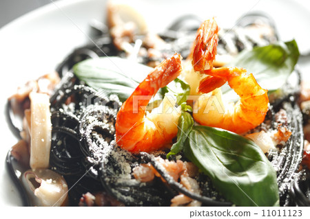 Black spaghetti with seafood 11011123