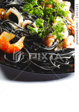 Black spaghetti with seafood 11011221