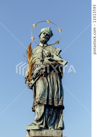 Staue on the Charles Bridge in Prague, Czech Republic. Staue on the Charles Bridge in Prague, Czech Republic. 11013593