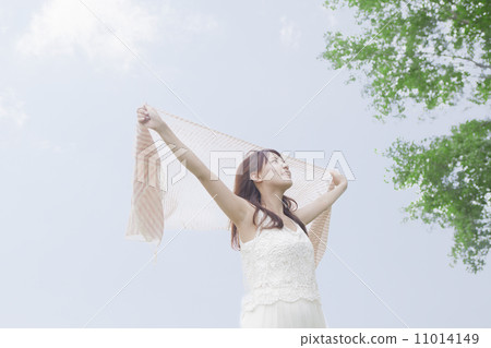 A woman sneaking a stole 11014149
