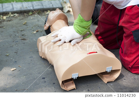 First aid - heart massage 11014230