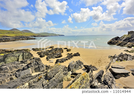 Atlantic ocean coastline in Ireland 11014944