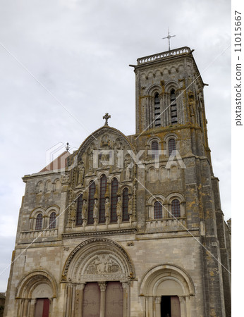 Basilique  of St. Mary Magdalene in Vezelay Abbey. Burgundy, France 11015667