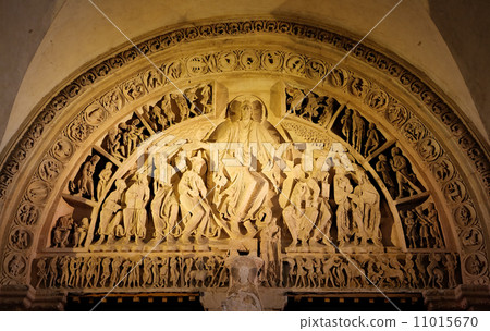 Basilique  of St. Mary Magdalene in Vezelay Abbey. Burgundy, France 11015670