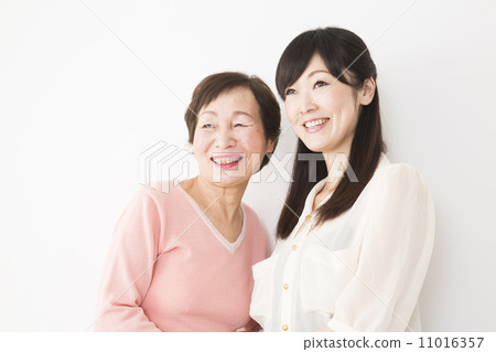 Two generations of two women 11016357