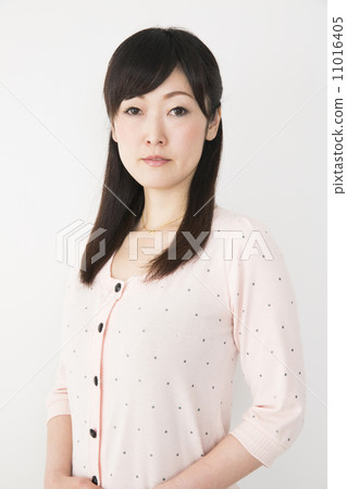 Middle-aged female 11016405