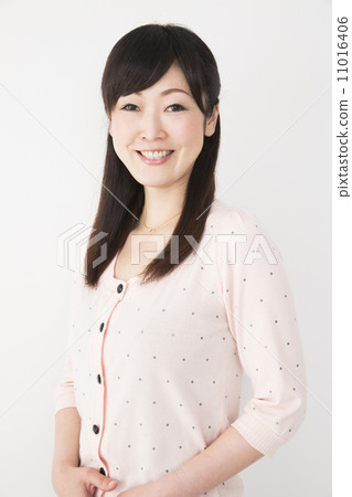 Middle-aged female 11016406