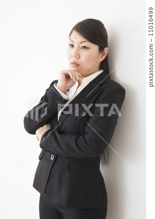 中年婦女在西裝形狀 中年婦女在西裝形狀 11016499