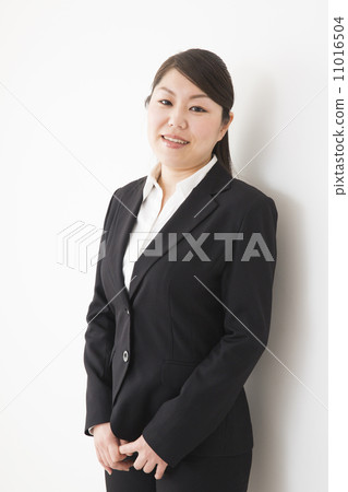 中年婦女在西裝形狀 11016504