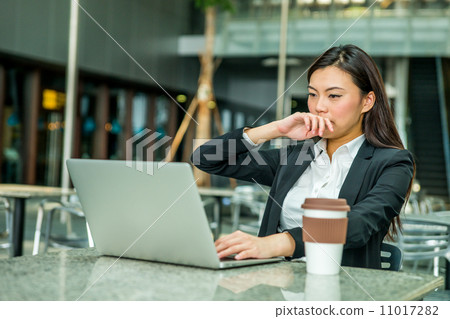 Business woman with laptop Business woman with laptop 11017282
