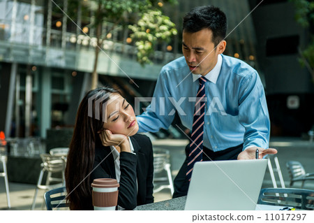 Business man and business woman in discussion 11017297