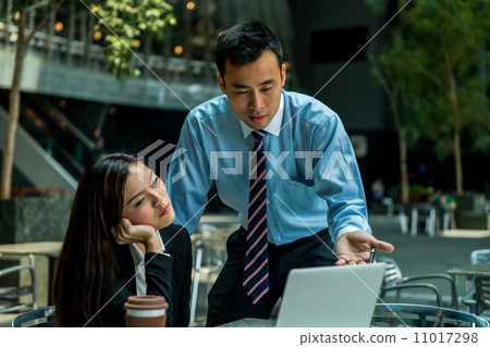 Business man and business woman in discussion 11017298