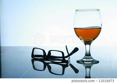 Alcoholic Drink and a pair of eyeglasses Alcoholic Drink and a pair of eyeglasses 11018073