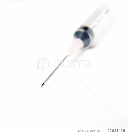 Close-up of medical syringe on white background 11021436