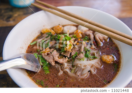 Thai noodles 11021448
