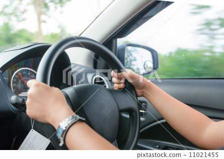 A woman driving a car 11021455