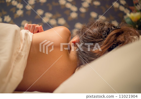 Lying lady Lying lady 11021904