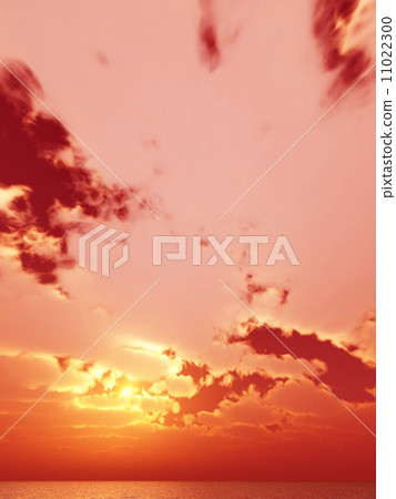 Wind and clouds with the sea 11022300