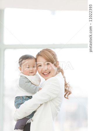 產婦和孩子分娩6個月 11022393