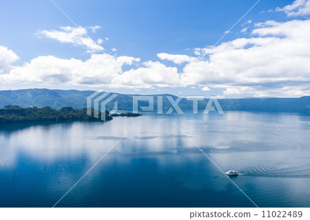 Late Towada in early summer Late Towada in early summer 11022489