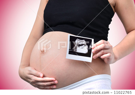 Pregnant woman 11022765
