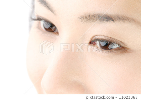 一個年輕女人的眼睛 一個年輕女人的眼睛 11023365