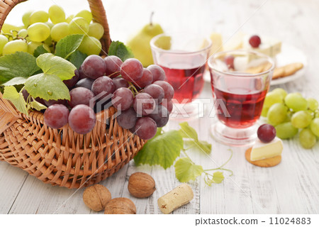 Grape in basket Grape in basket 11024883