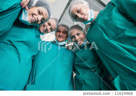 Surgeon team Surgeon team 11024968