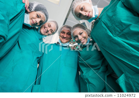 Surgeon team Surgeon team 11024972
