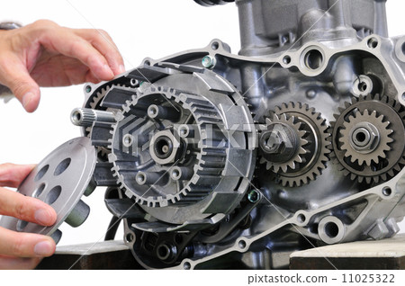 Maintenance of motorcycle engine 11025322