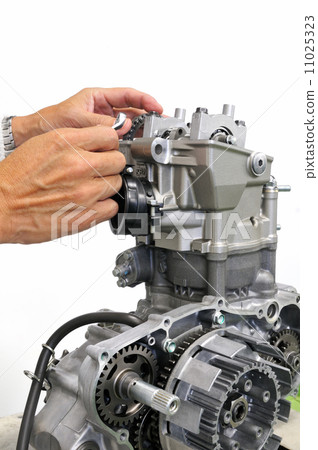 Maintenance of motorcycle engine 11025323