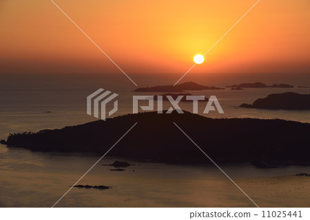 When the sun rises / Onagawa cho Miyagi prefecture 11025441