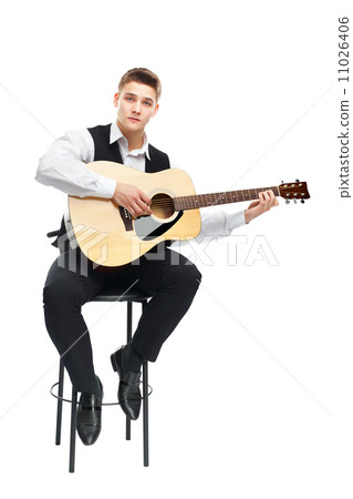 Young man playing on acoustic guitar 11026406